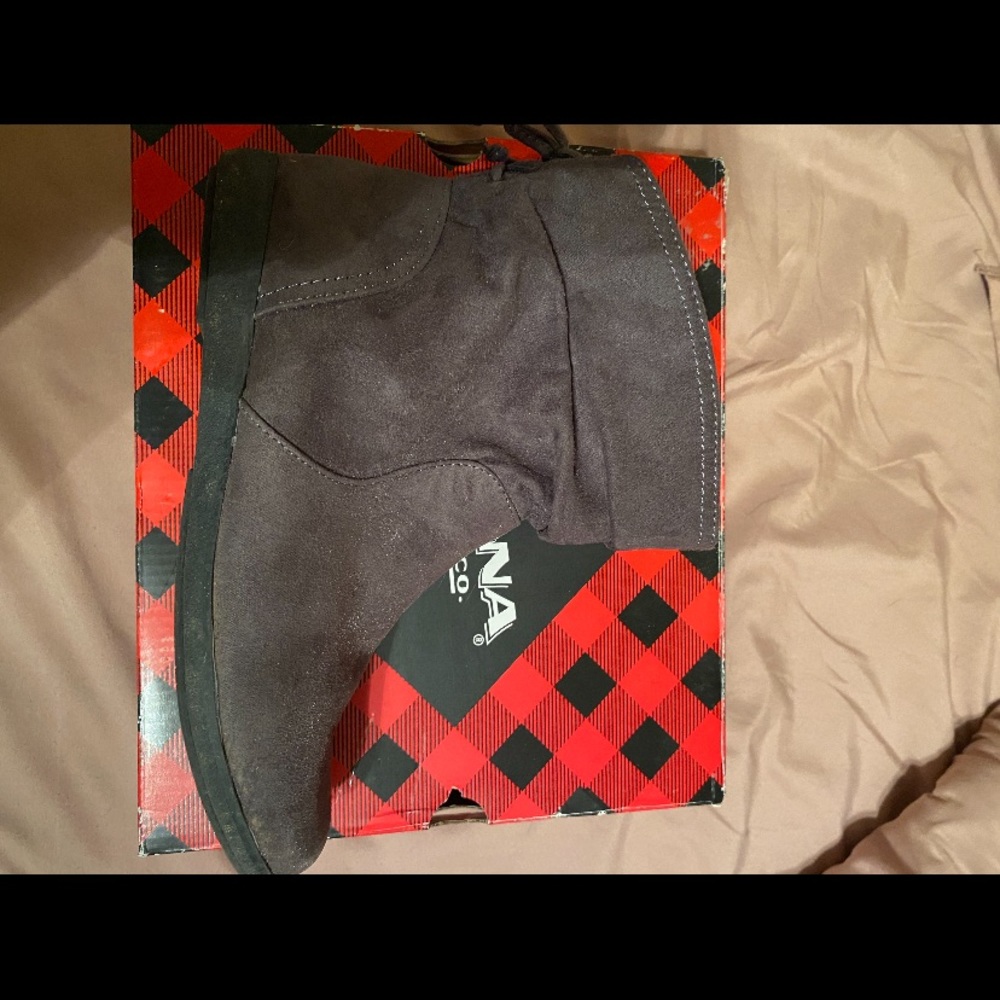 Boots - Picture 2 of 4